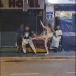 泰国芭提雅人妖暴打老外!-免费彩金-白嫖彩金网-博彩特邀网