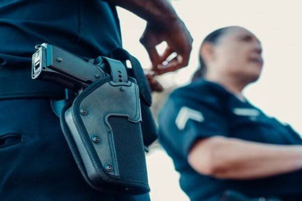 又爆丑闻！3名警员以盗窃罪敲诈市民十万比索被捕！-免费彩金-白嫖彩金网-博彩特邀网