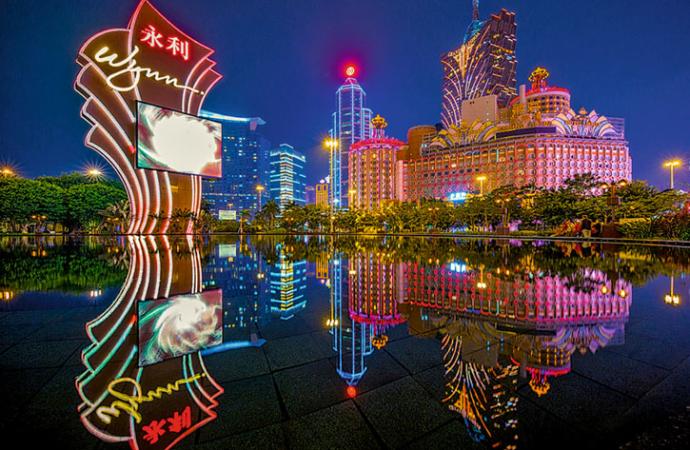 扑克中的“强牌”与“弱牌”策略：如何运用不同牌型制定计划-免费彩金-白嫖彩金网-博彩特邀网